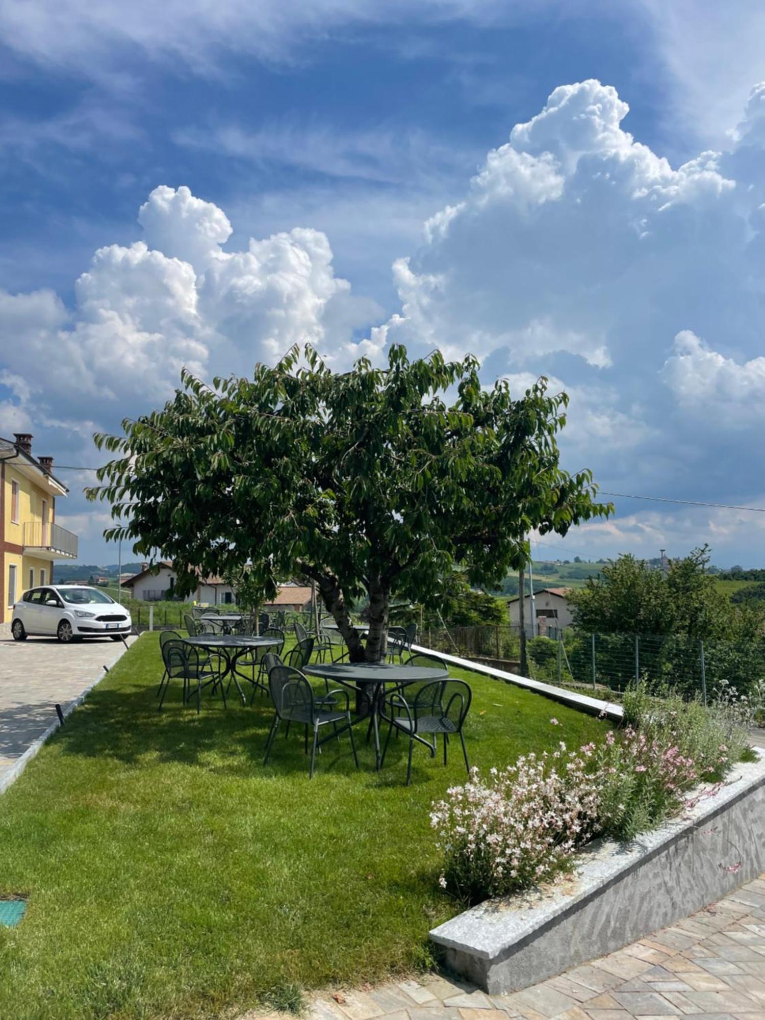 Agriturismo Le Viole Guest House Barolo Luaran gambar